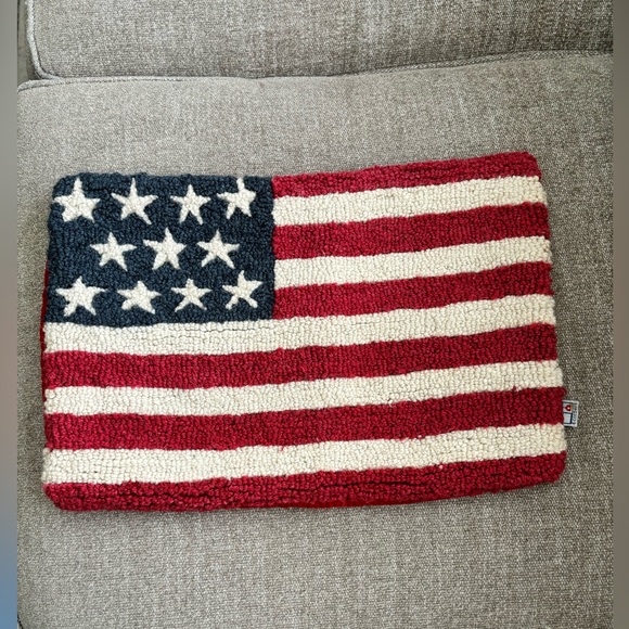 ✨ CHANDLER 4 CORNERS Stars and Stripes Hooked Wool Flag Pillow Cover - Picture 2 of 10